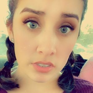 Meet your Posher, Cristina